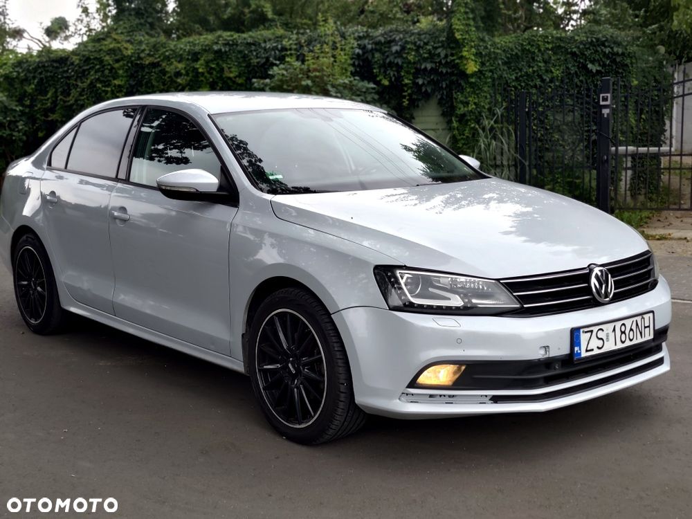 Volkswagen Jetta - 2