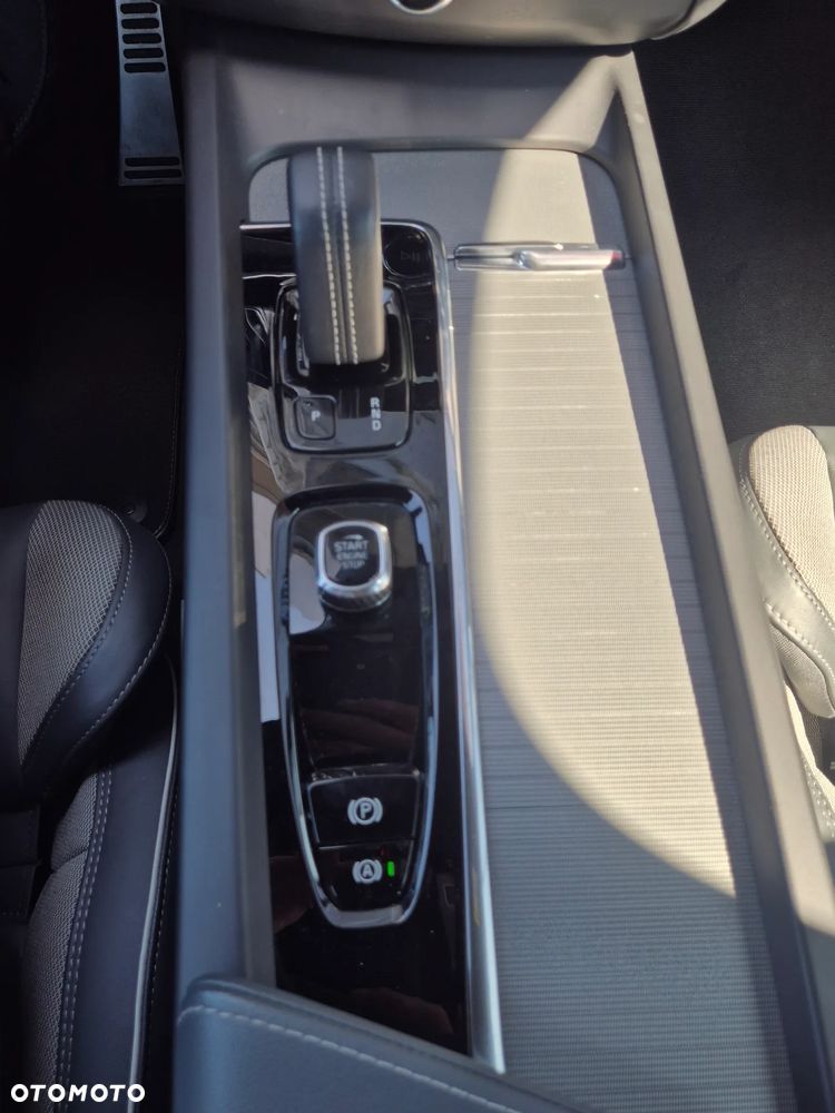 Volvo XC 60 B4 B R-Design - 15