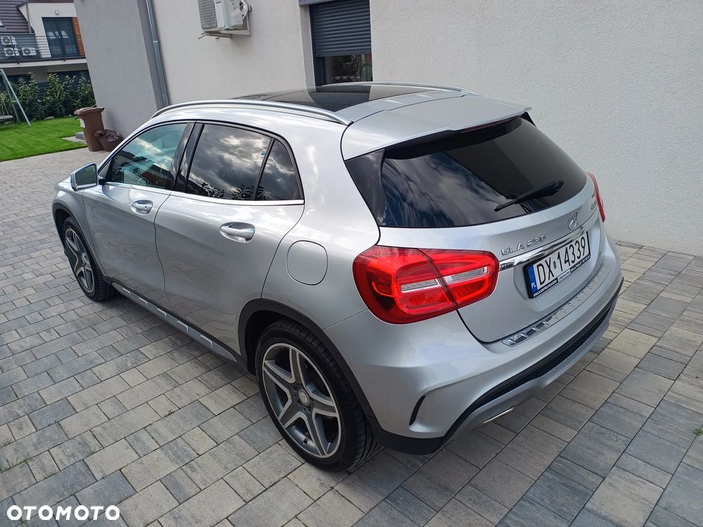 Mercedes-Benz GLA 250 4Matic 7G-DCT AMG Line - 13