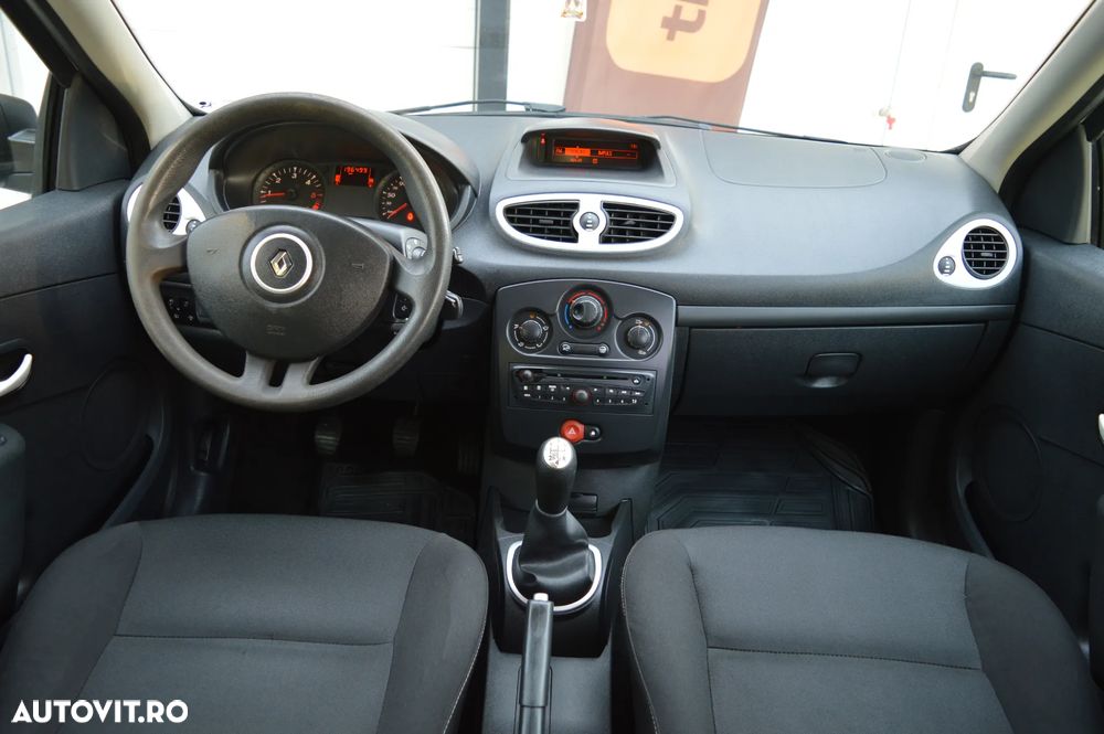 Renault Clio III 1.5 dCi Yahoo - 33