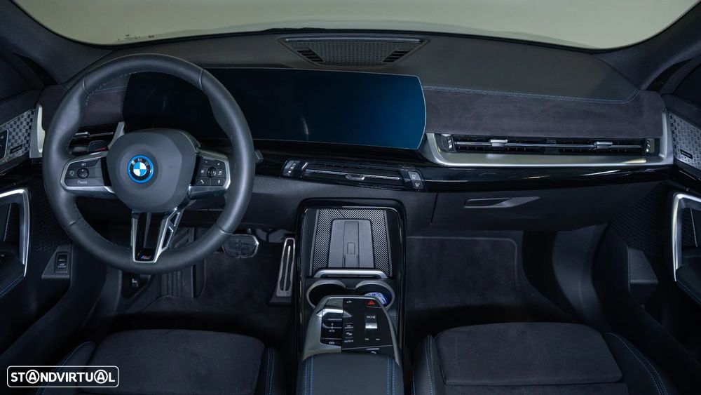 BMW iX2 eDrive20 Pack Desportivo M - 9