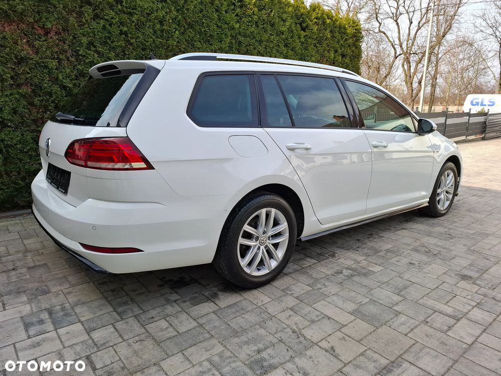 Volkswagen Golf - 6