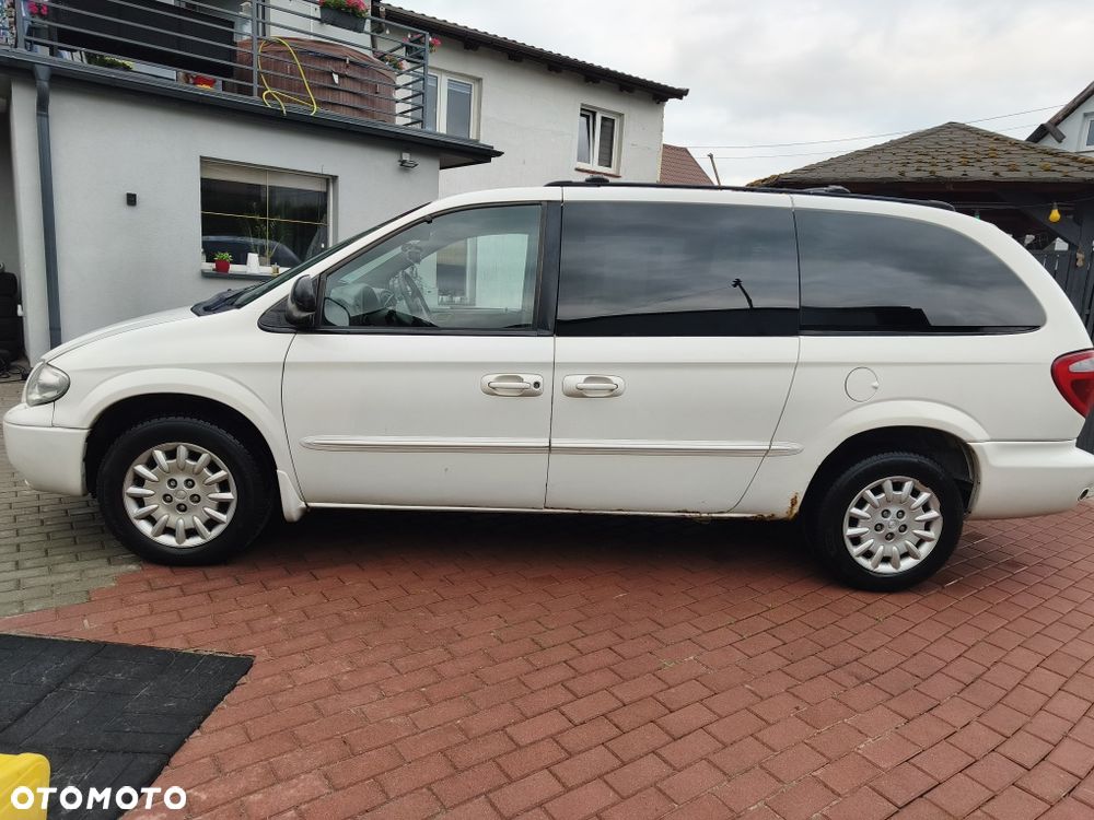 Chrysler Town & Country - 2