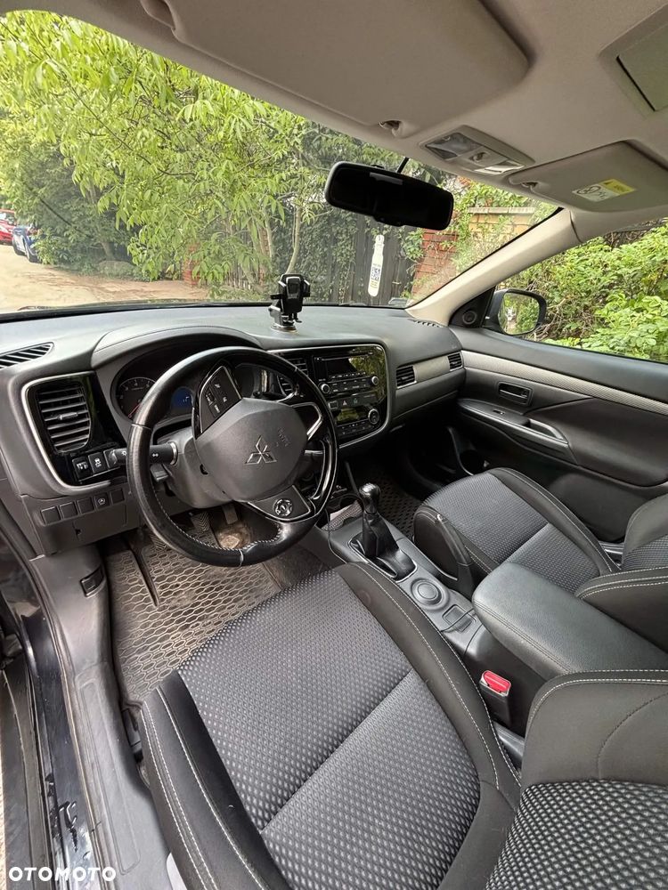 Mitsubishi Outlander 2.0 Invite + 2WD - 8
