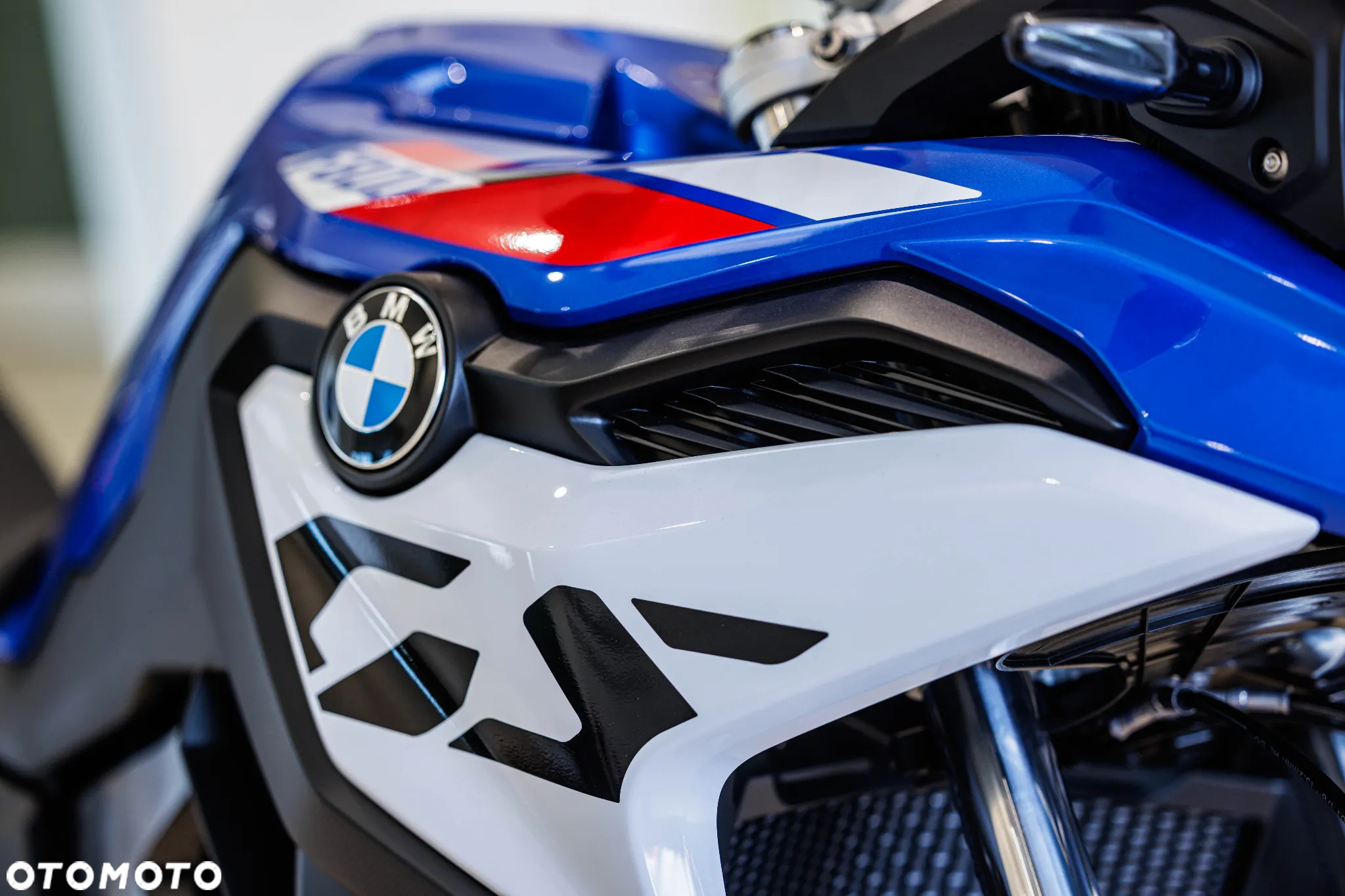 BMW F - 15