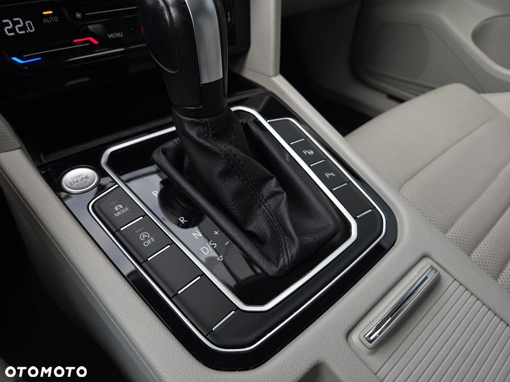 Volkswagen Passat 2.0 TDI Elegance DSG - 17