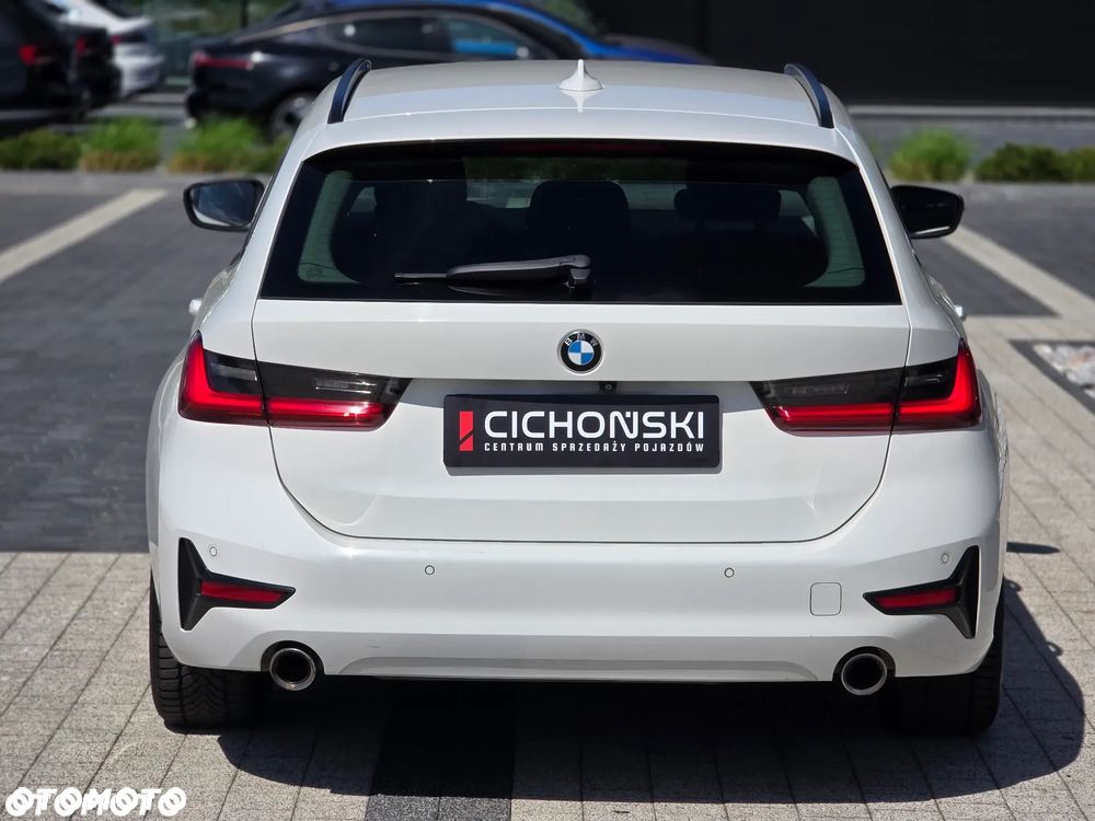 BMW Seria 3 318i Sport - 12