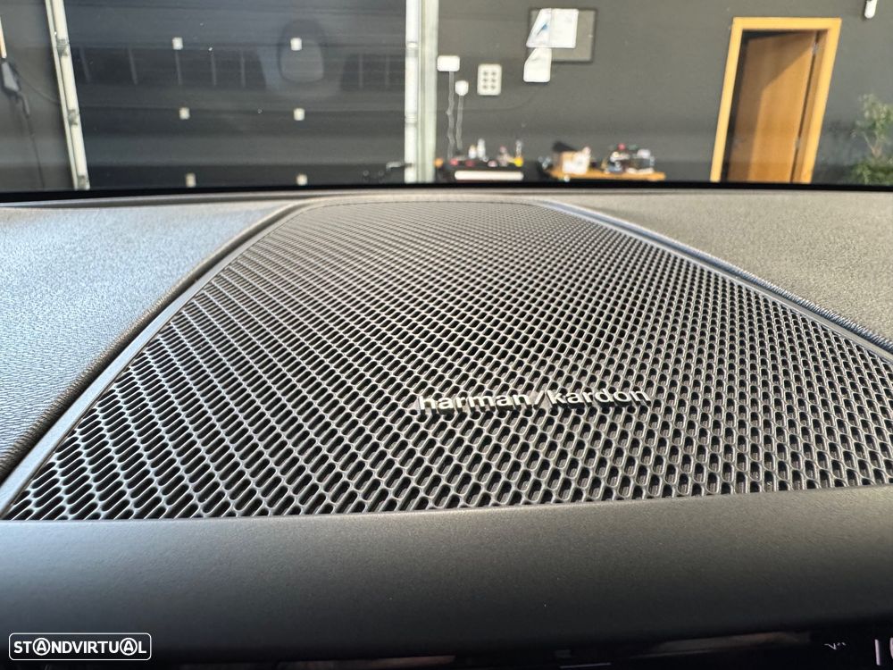 Volvo XC 60 2.0 B4 R-Design Geartronic - 32