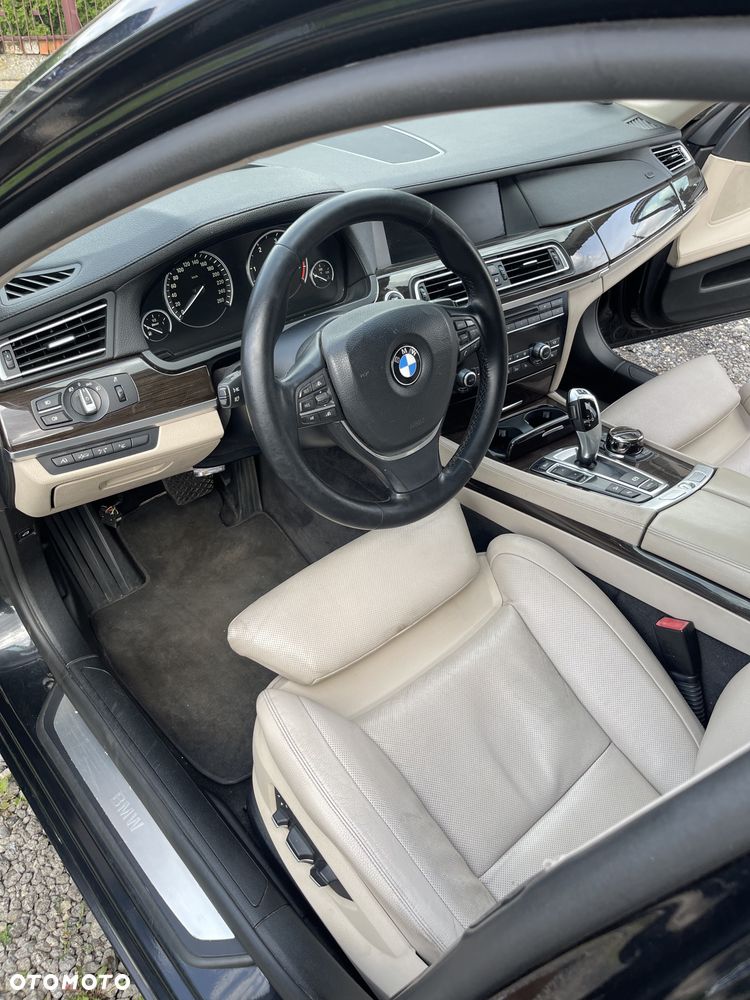 BMW Seria 7 740d xDrive - 14
