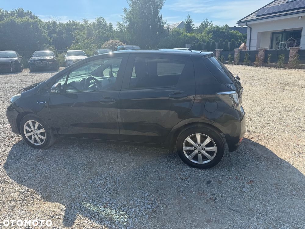 Toyota Yaris Hybrid 100 Sol - 4