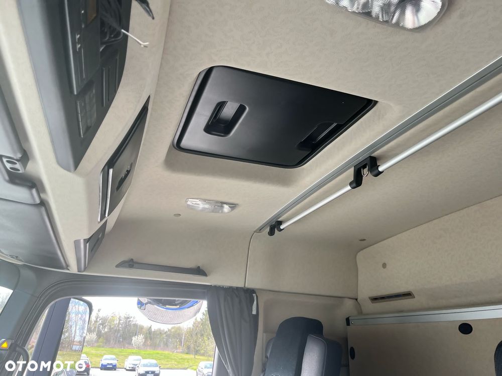 Mercedes-Benz Actros - 8