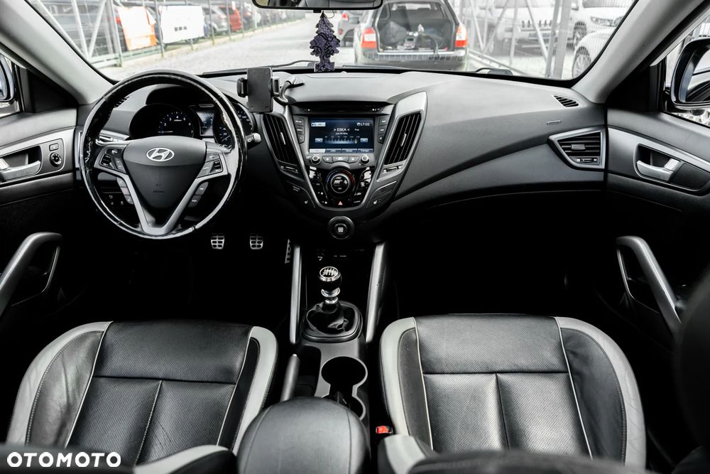 Hyundai Veloster 1.6 Turbo Premium - 28