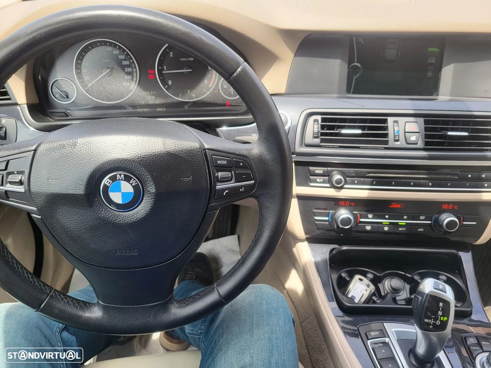 BMW 520 d Line Luxury Auto — fotografia 10