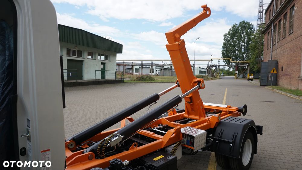 Isuzu ML 27 NLR85 - 3