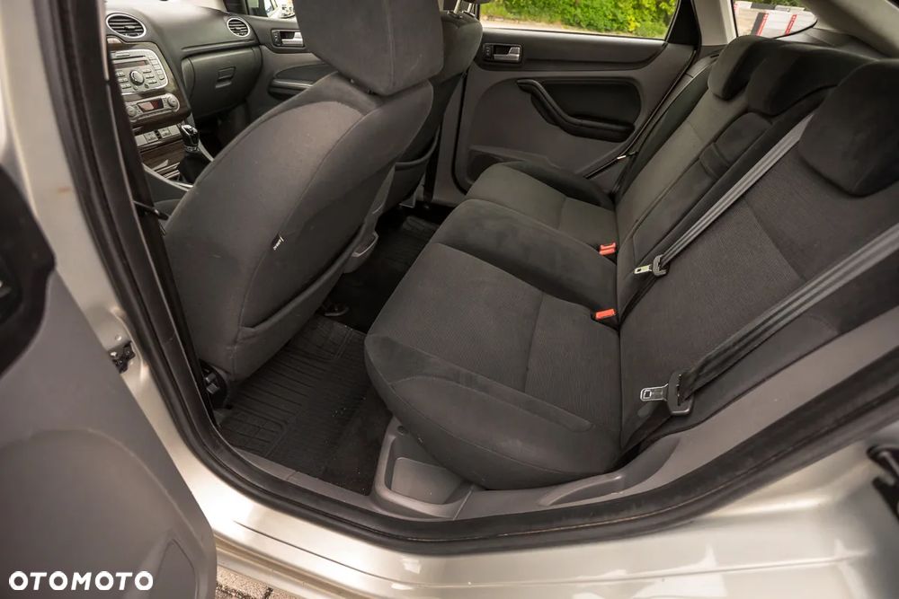 Ford Focus 1.6 Ghia - 17