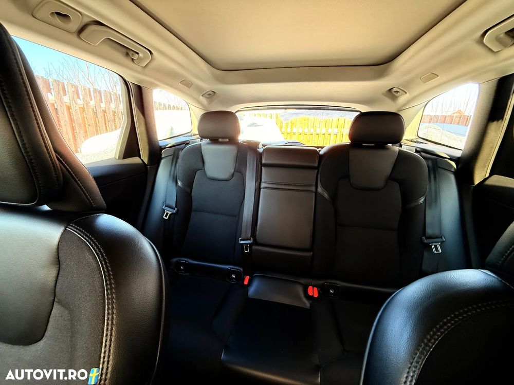 Volvo XC 60 T8 Twin Engine AWD Geartronic Momentum - 16