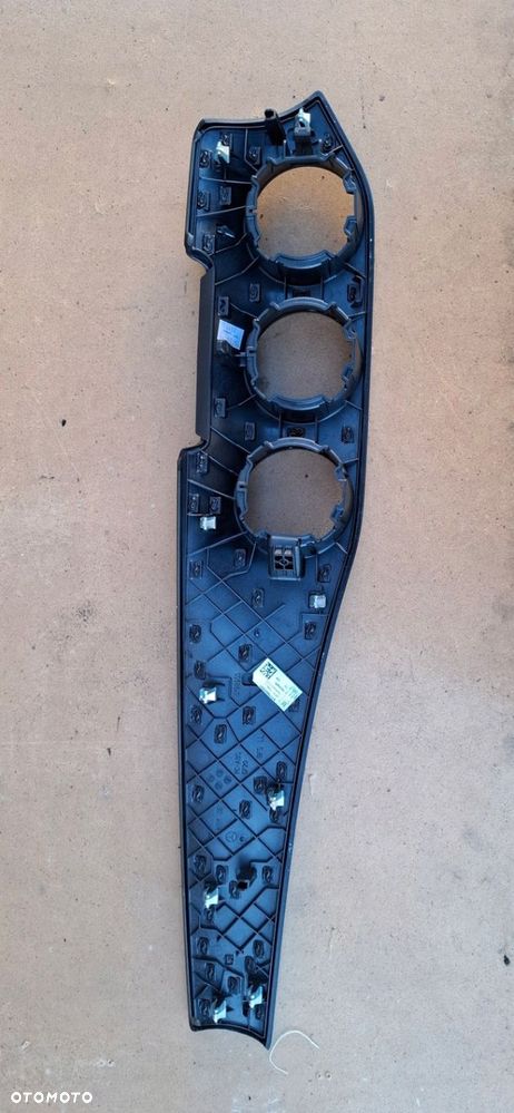 MERCEDES CLA C117 W117 DEKOR LISTWA PRAWA KONSOLI TAOBRAUN A1176802001 - 10