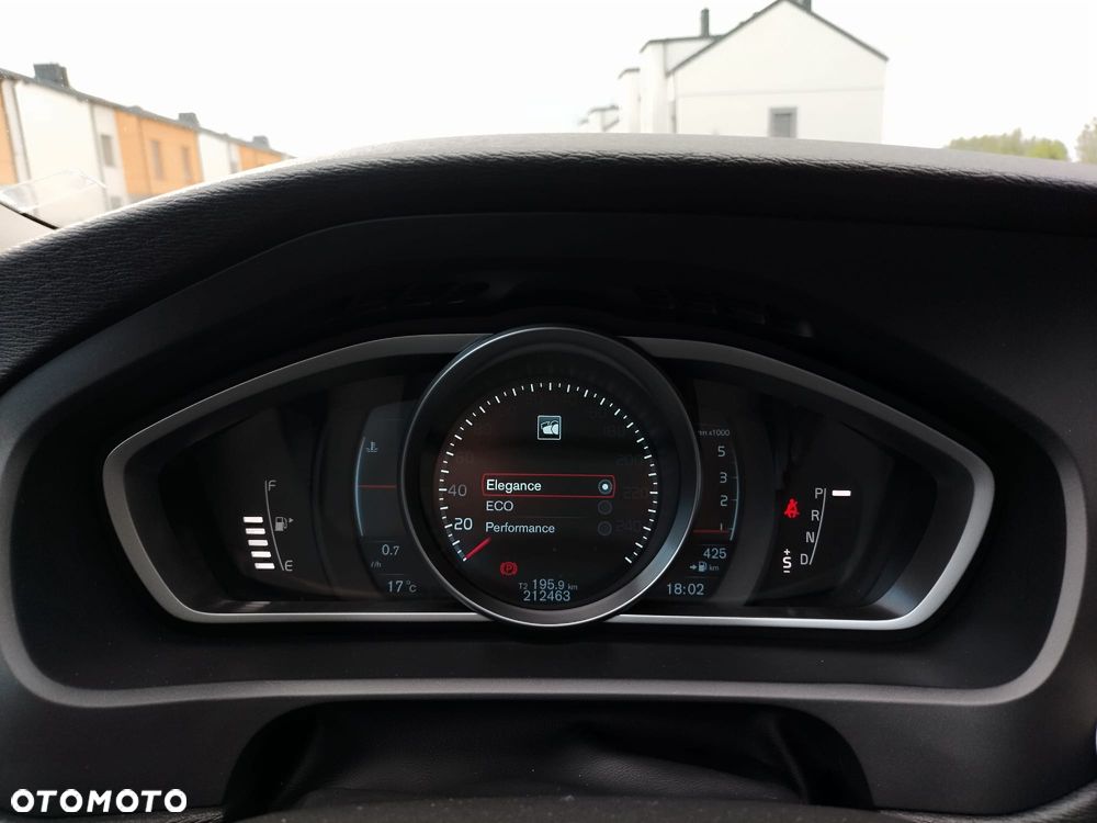 Volvo V40 D3 Kinetic - 25