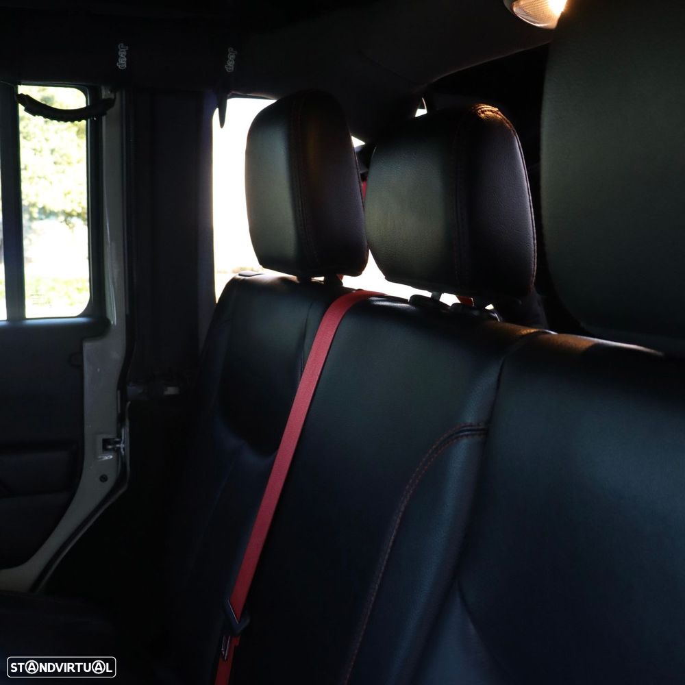 Jeep Wrangler Unlimited - 32