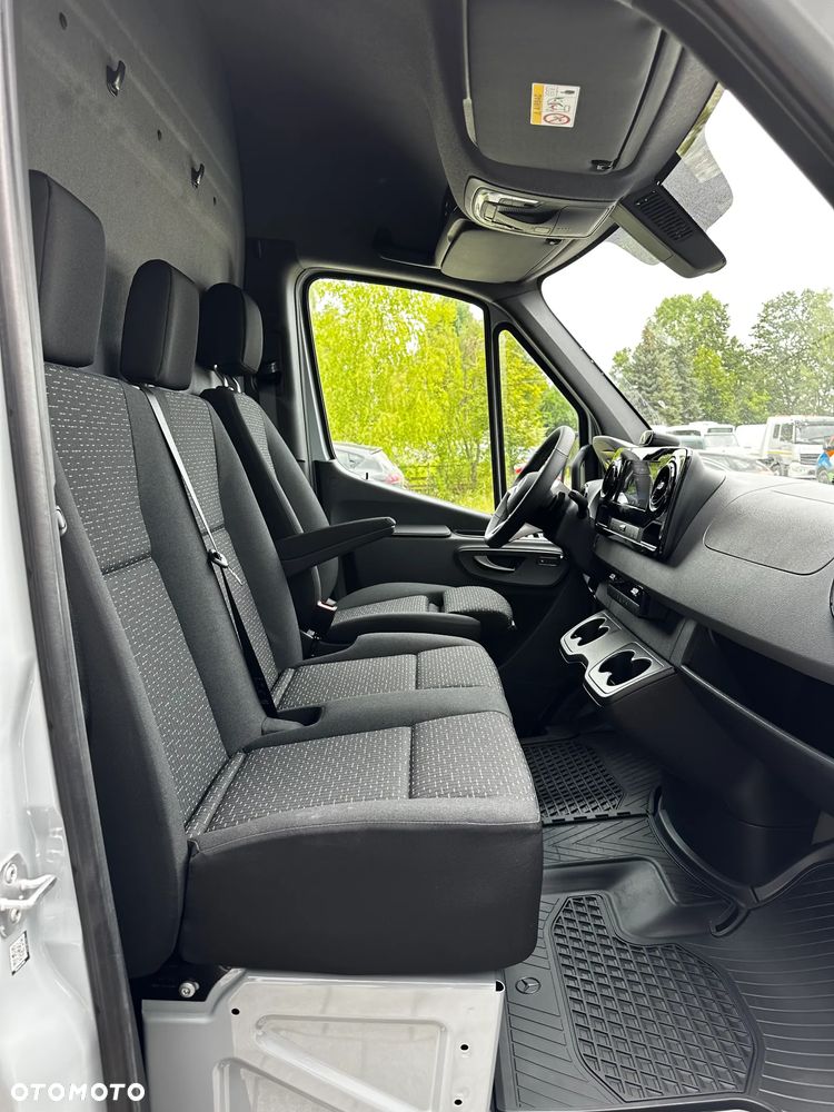 Mercedes-Benz Sprinter - 28