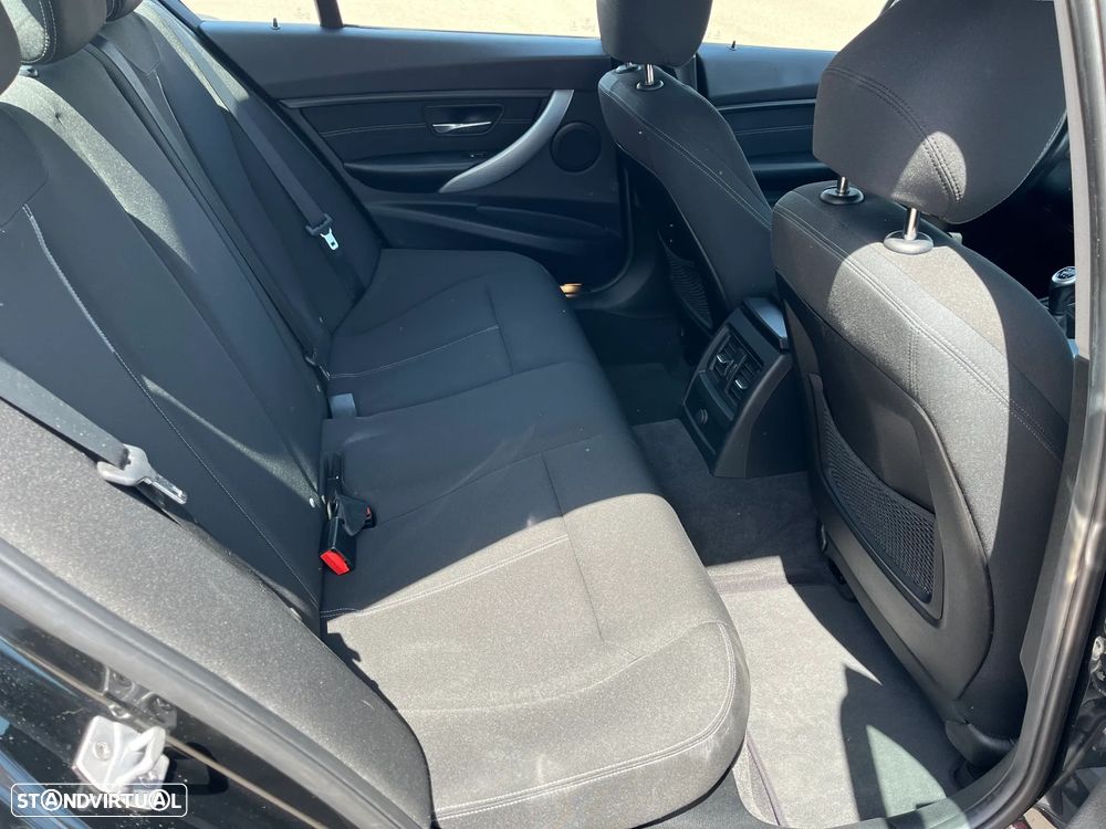 BMW 318 d Line Sport - 16