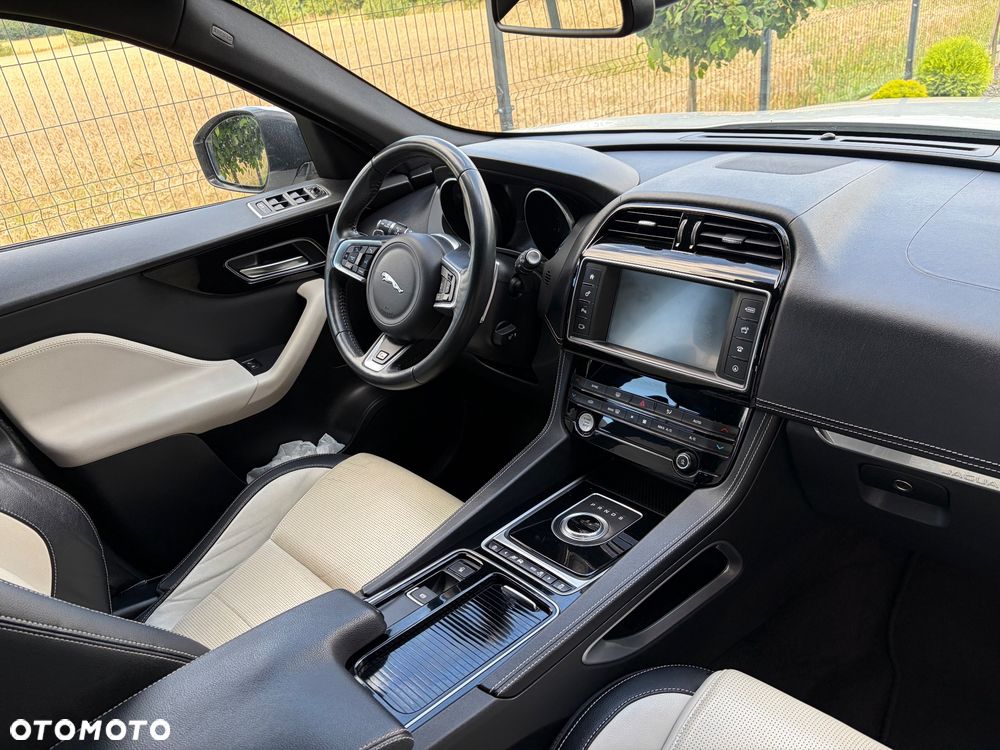 Jaguar F-Pace 2.0 i4D AWD R-Sport - 17
