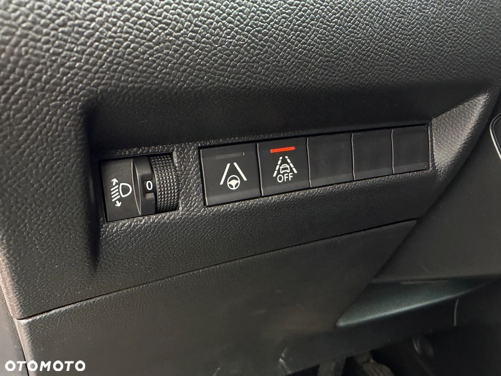 Peugeot 2008 1.5 BlueHDi Allure Pack S&S EAT8 - 34