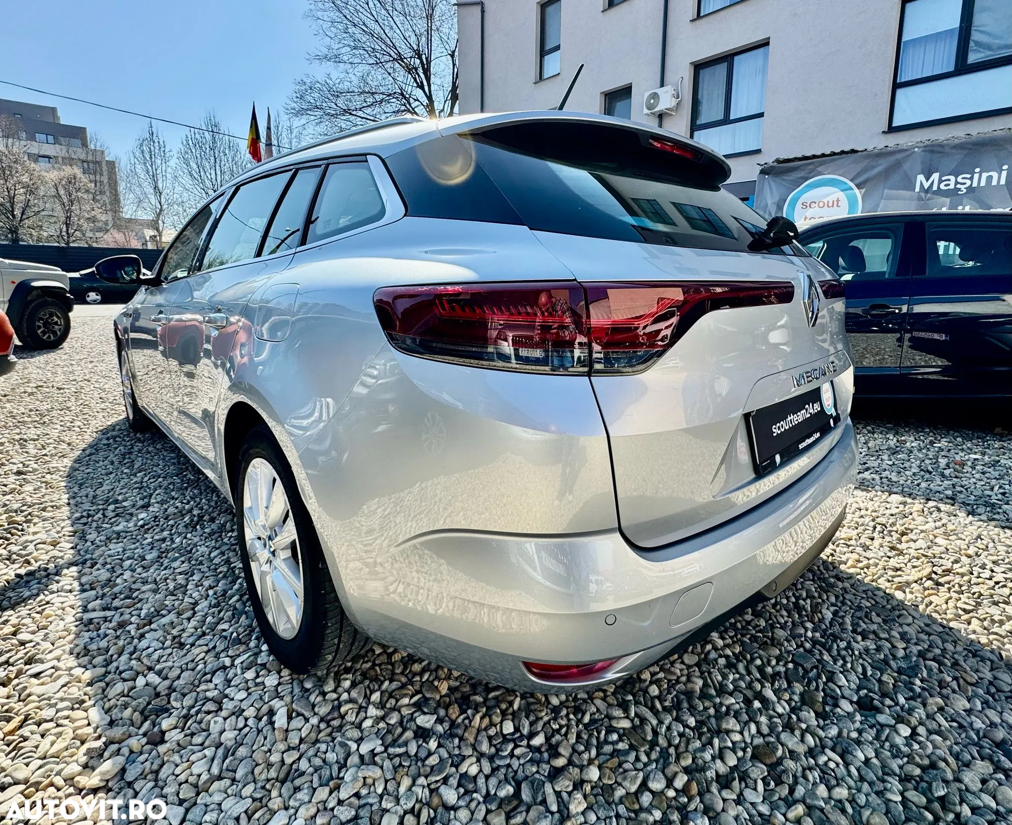 Renault Megane Grandtour E-TECH Plug-in 160 BUSINESS EDITION - 2