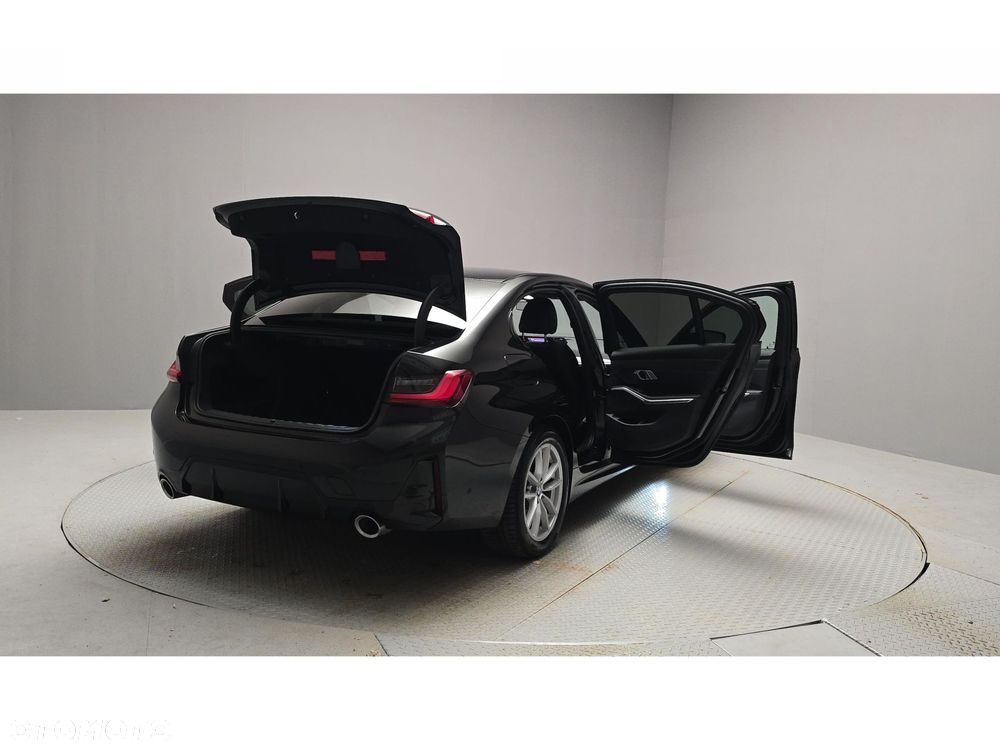 BMW Seria 3 320d xDrive mHEV M Sport - 12