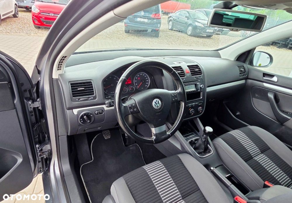 Volkswagen Golf - 6