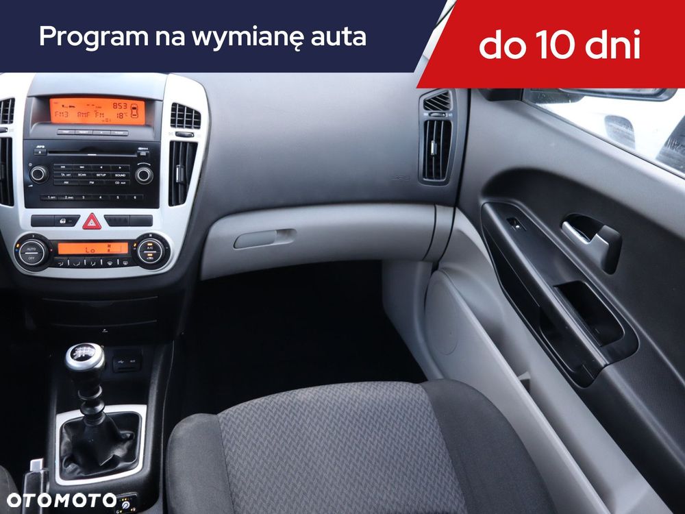 Kia Ceed - 10