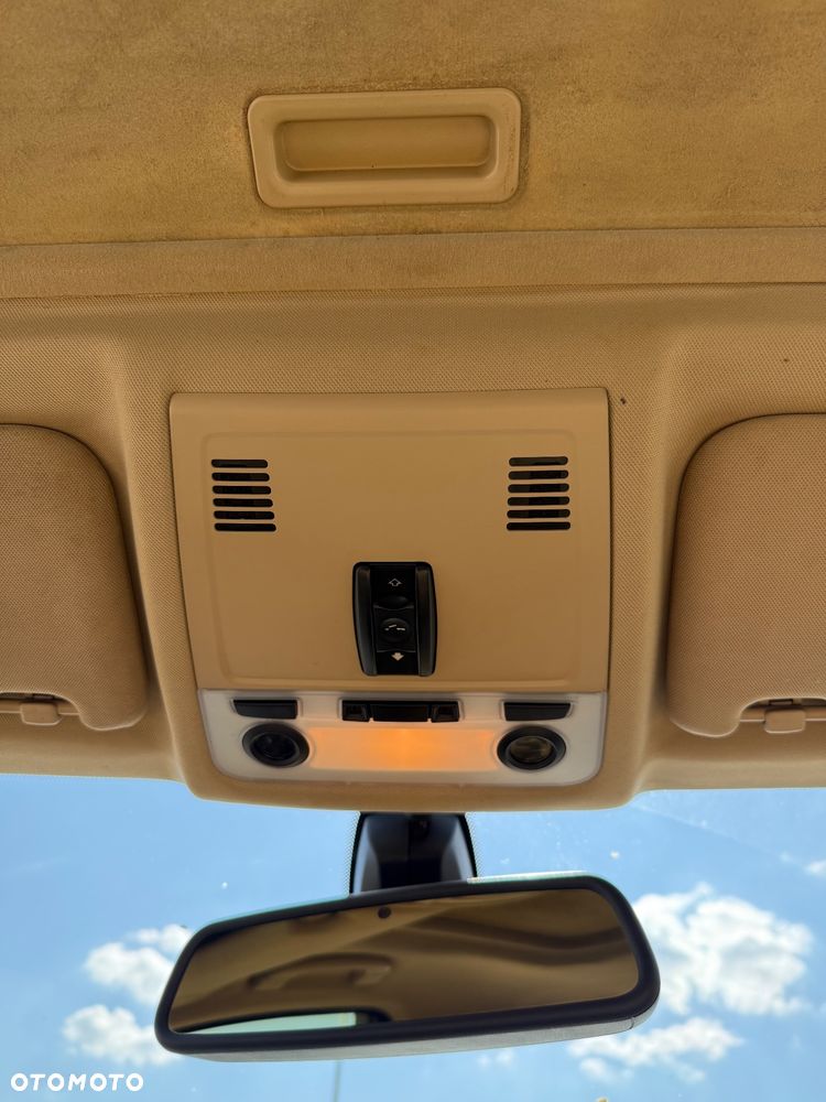 BMW Seria 3 325i - 7