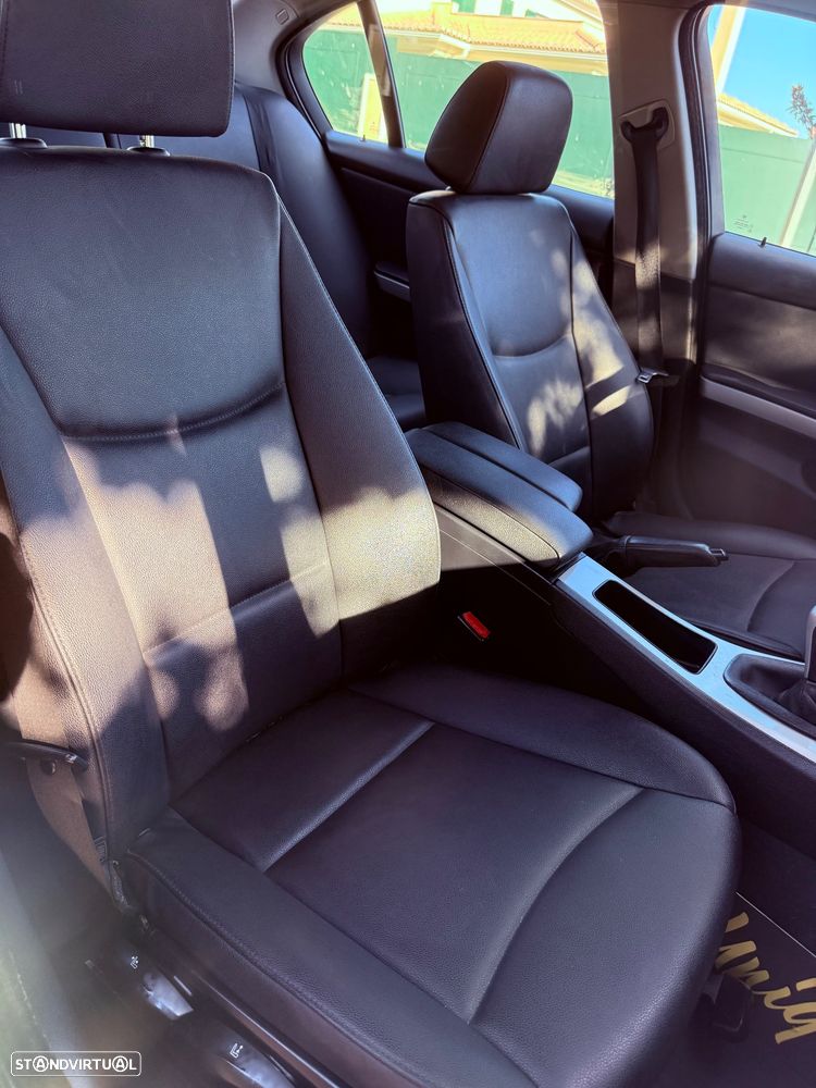BMW 318 d Dynamic - 10