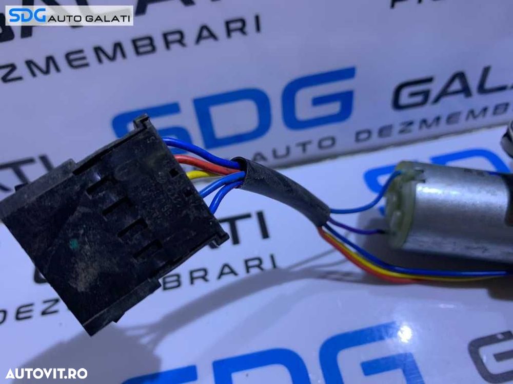 Centura Siguranta Dreapta Fata Completa cu Capac Capitonaj Stalp si Motoras Pretensionare Audi A8 D3 2002 - 2009 Cod 601836800 4E0867239S - 4