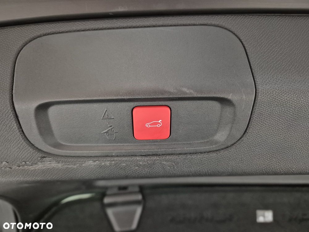 Peugeot 408 1.6 Plug-In Hybrid 225 GT EAT8 - 15