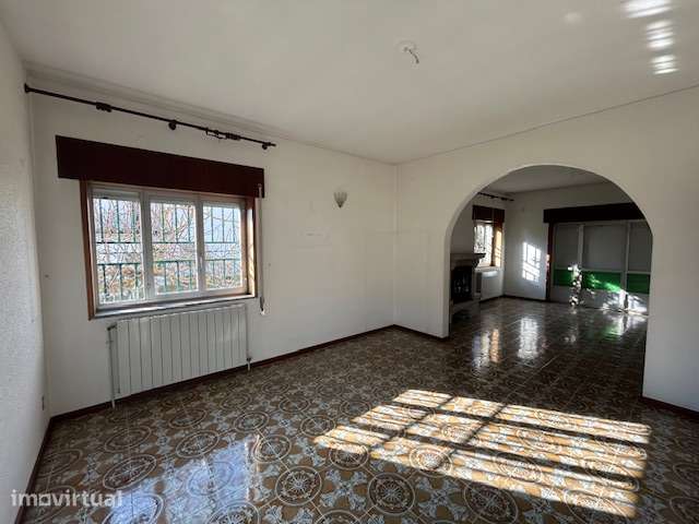 Vende-se Moradia de 3 pisos em Chaves - Grande imagem: 2/22