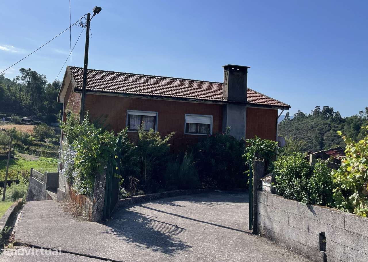 Moradia T4 em Santa Cruz do douro e São Tomé de Covelas, €165.000