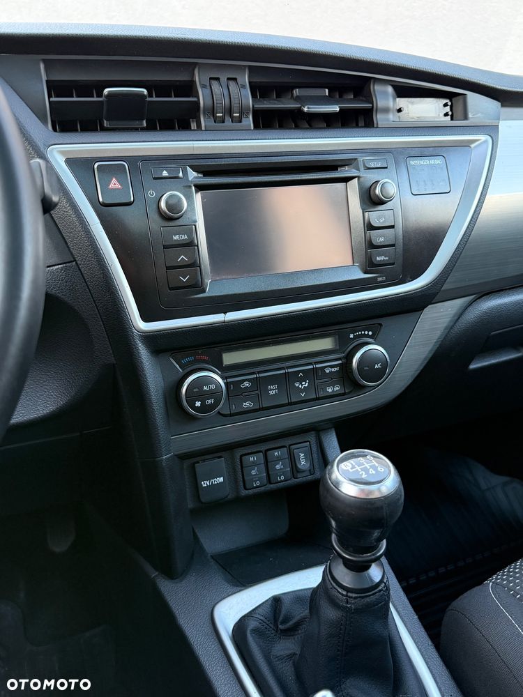 Toyota Auris 2.0 D-4D Premium Comfort - 23
