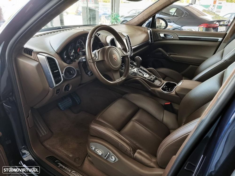 Porsche Cayenne Turbo - 14