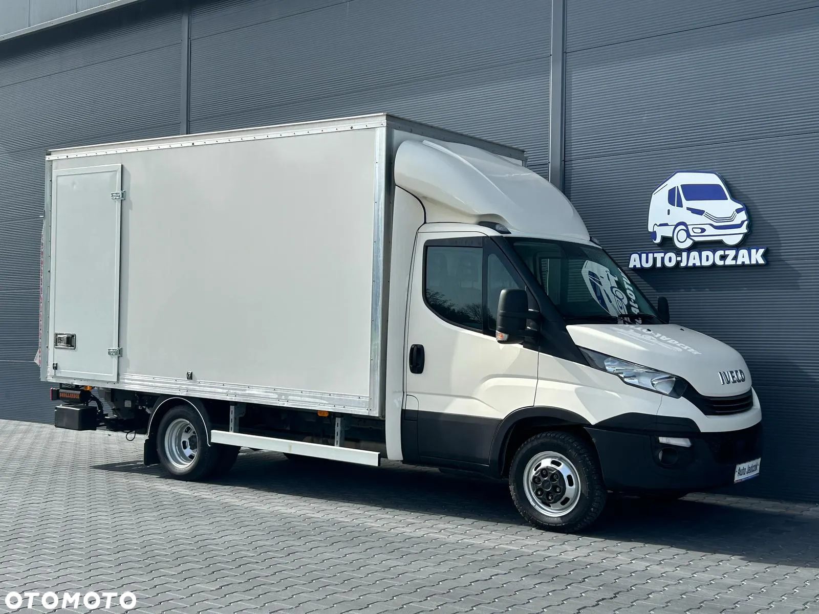 Iveco Daily 35C18 40C18 3.0 HPI Hi-Matic Kontener 8 palet + winda 750kg + drzwi boczne **Climatronic**Sprowadzony**2019R** - 2