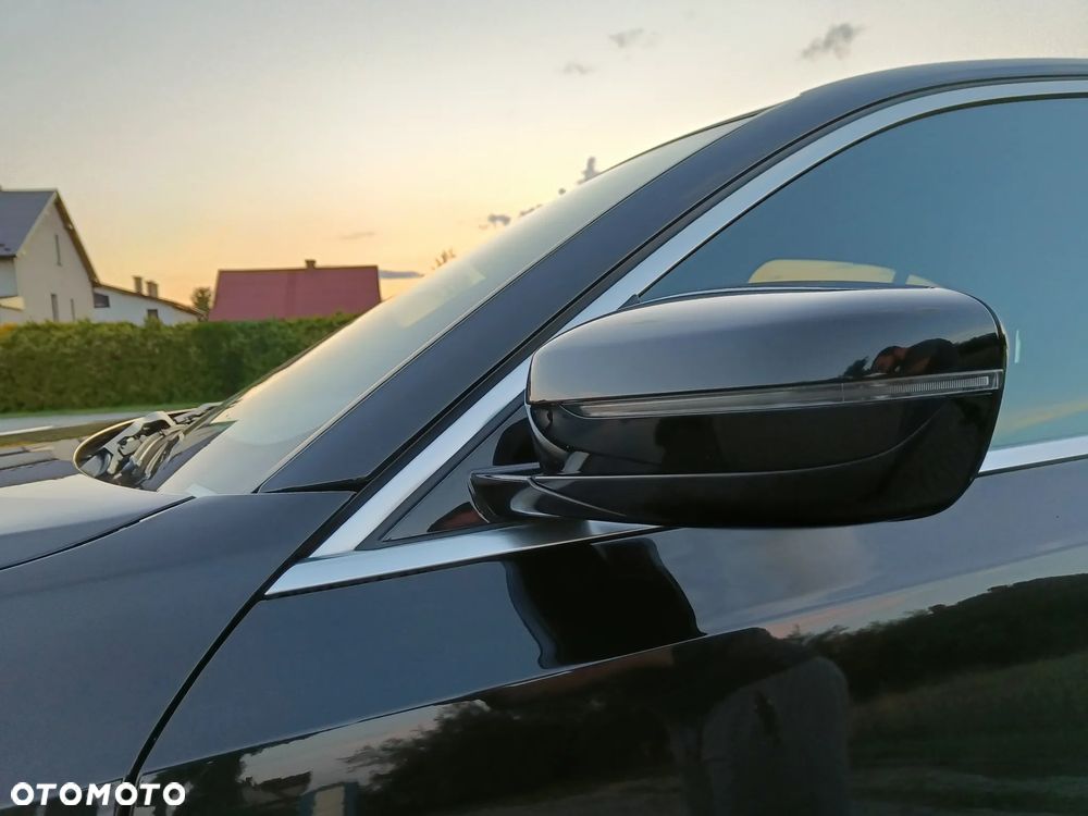 BMW Seria 3 330i xDrive Sport Line - 7