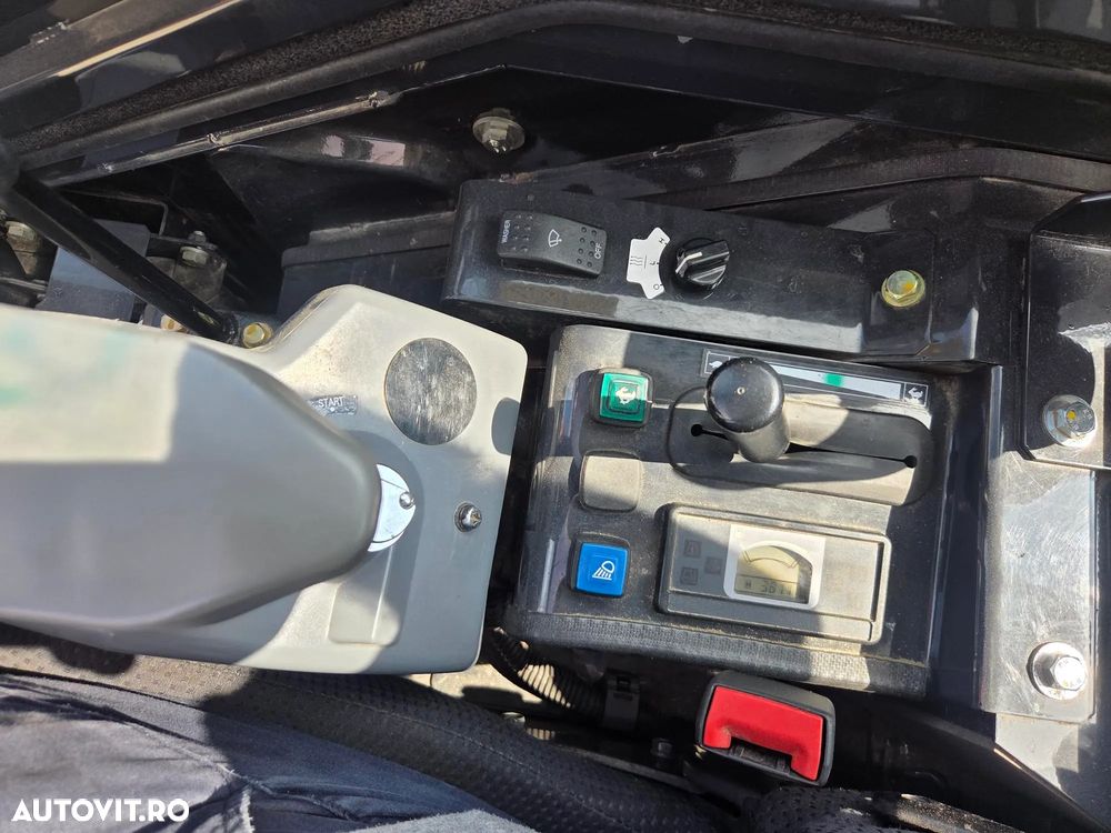 Hitachi ZX26U-6, 2023, 381h, CA NOU, CUPLA RAPIDA mecanica noua+3 cupe noi, Lama nivelare, inst picon pe brate, fara aer cond, latime 1,2m, ad sapare 3m, ridica 1,7t, masa operationala 2,7t, posibil leasing 4 ani-PROMOTIE 32.900 EUR+Tva - 25