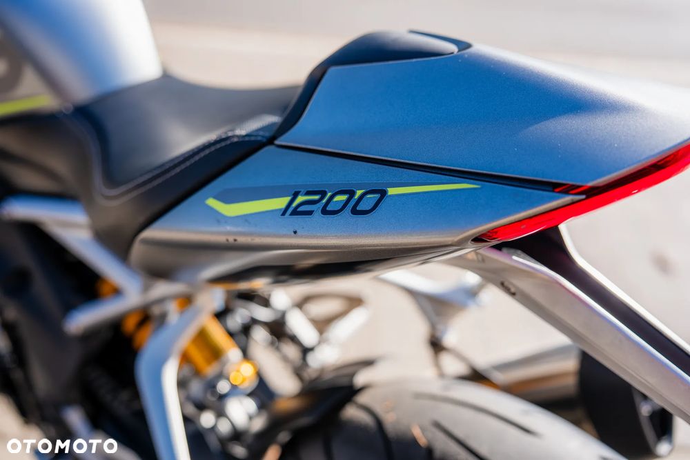 Triumph Speed Triple - 18