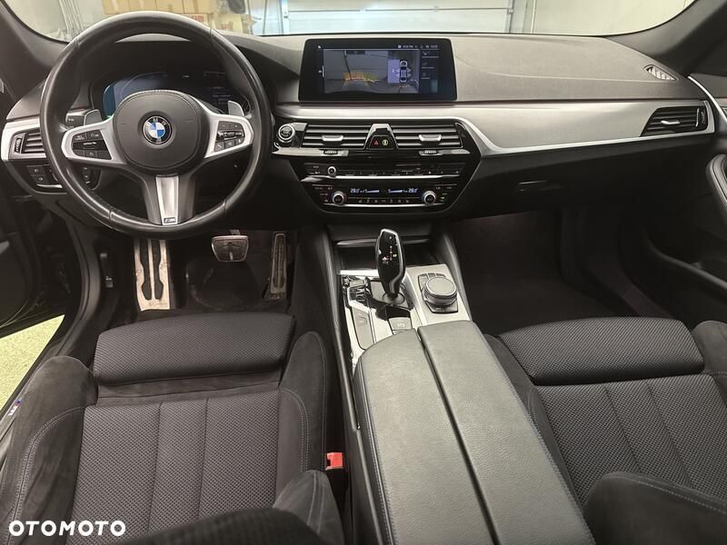 BMW Seria 5 520d xDrive MHEV M Sport sport - 23