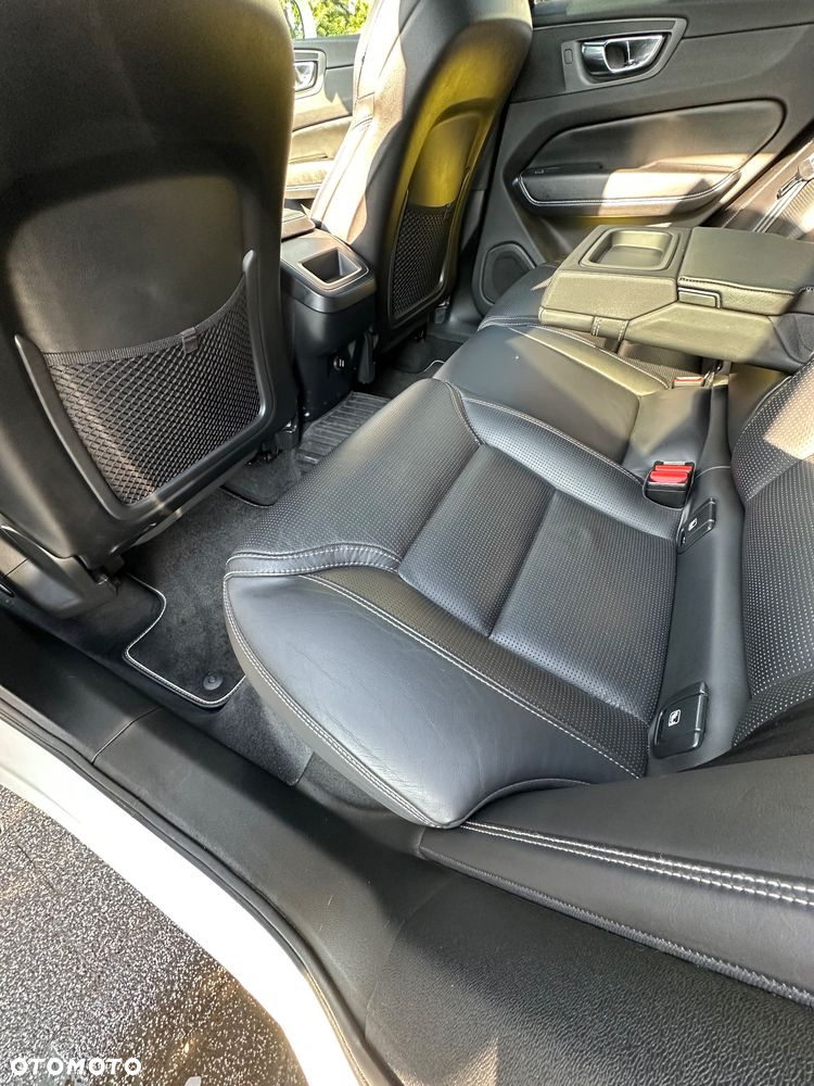 Volvo XC 60 T5 AWD R-Design - 10