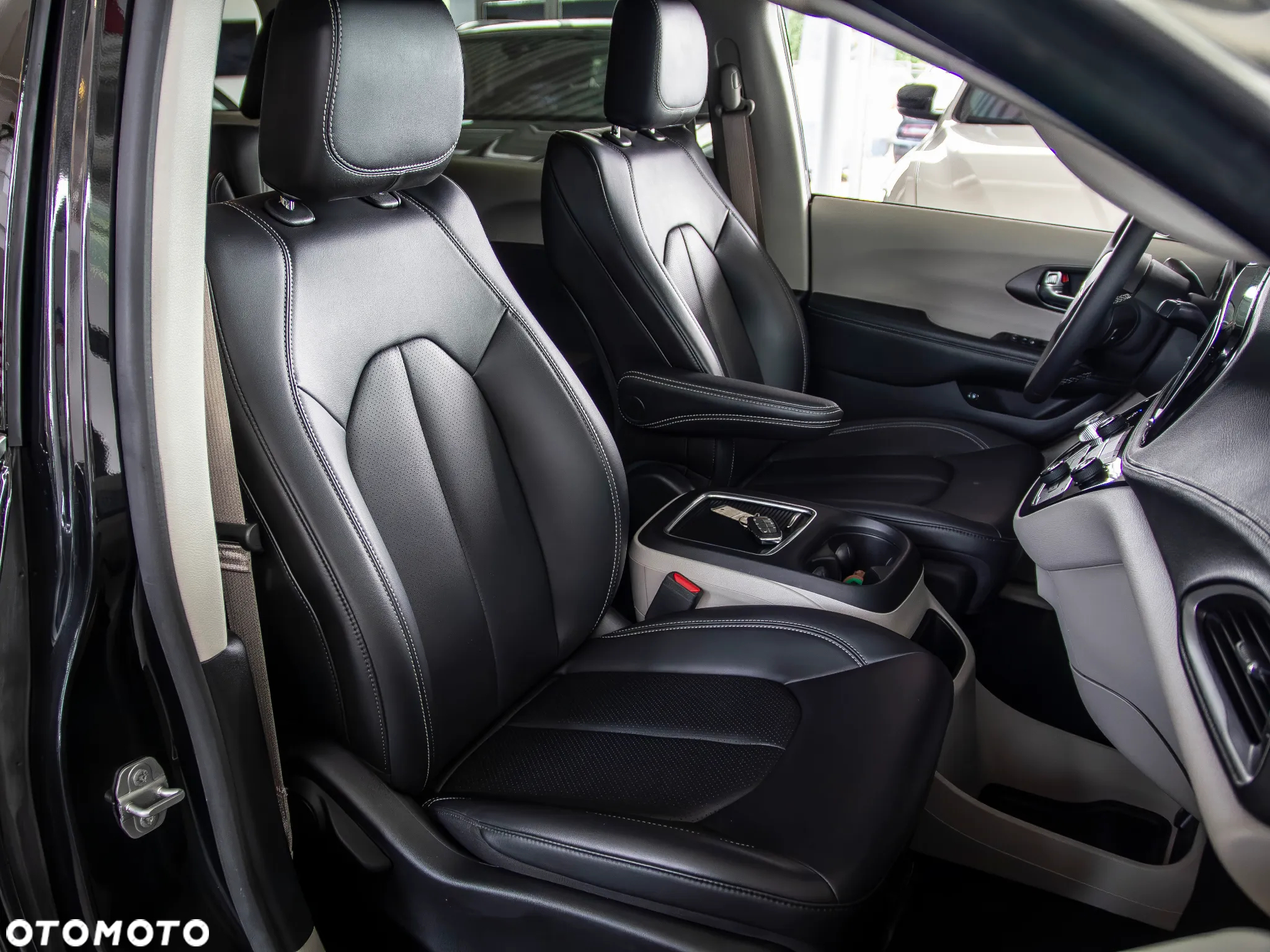 Chrysler Pacifica - 10