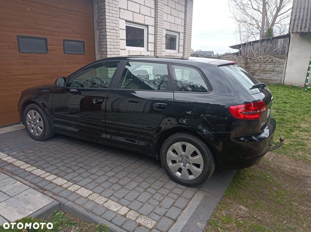 Audi A3 Sportback 1.6 TDI DPF Ambiente - 17