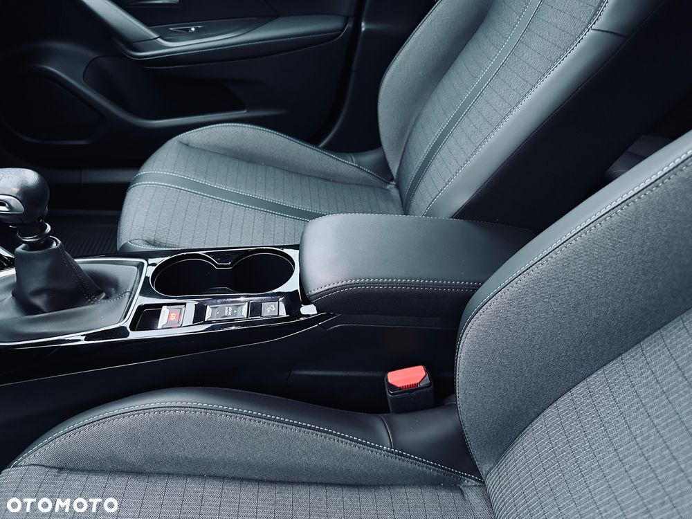 Peugeot 2008 1.2 PureTech Allure Pack S&S - 19