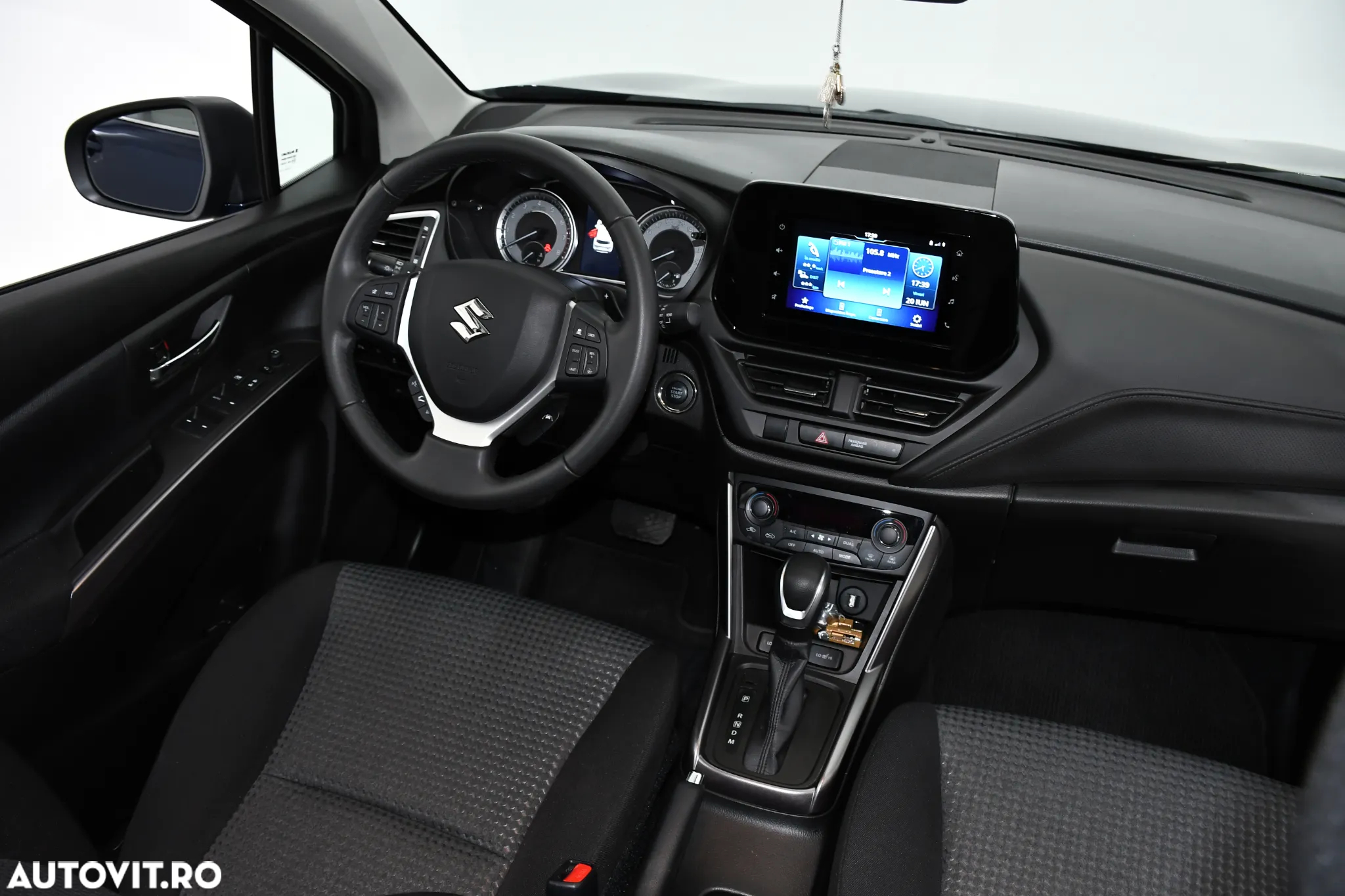Suzuki SX4 S-Cross 1.5 AllGrip HEV Passion - 4