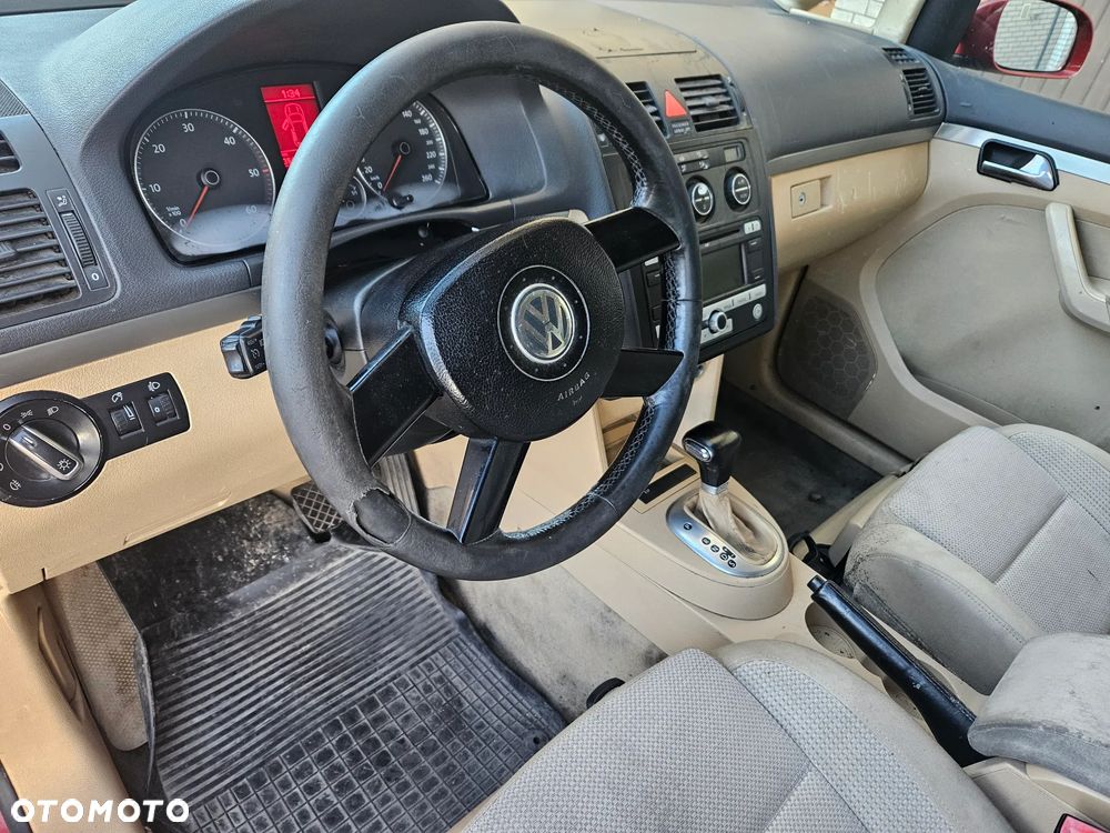Volkswagen Touran 2004 photo 4